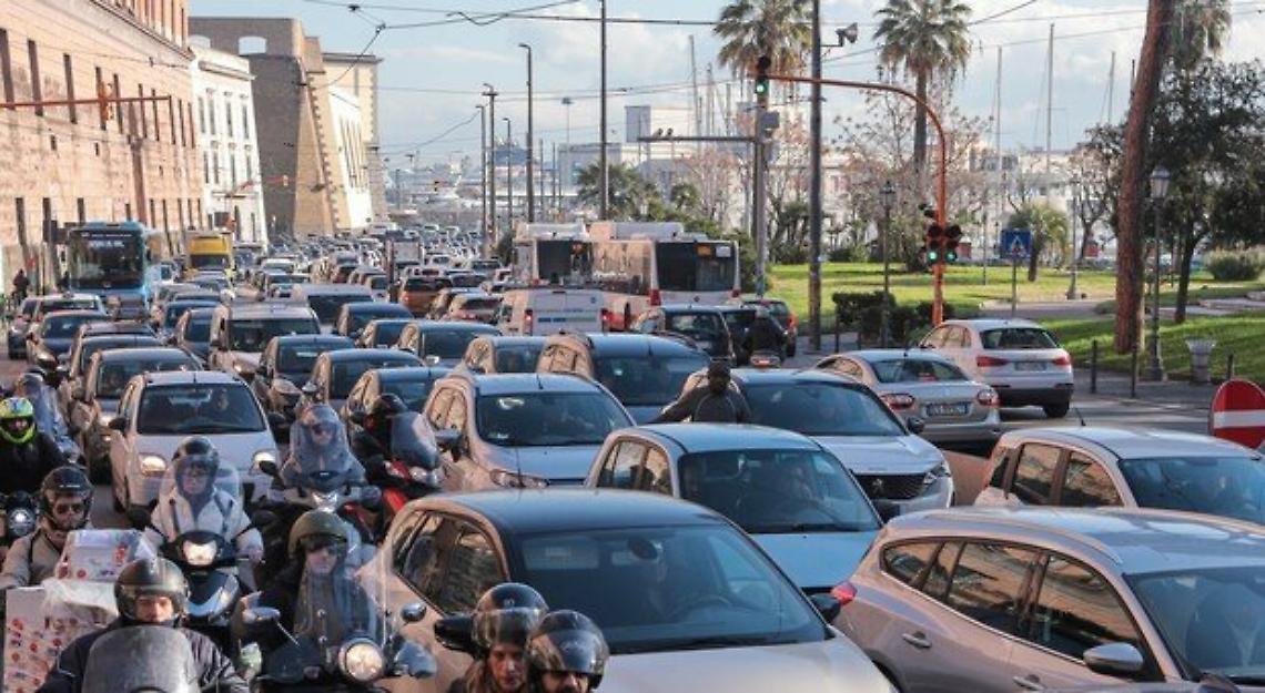 Smog, Napoli tra le città più inquinate: colpa del traffico