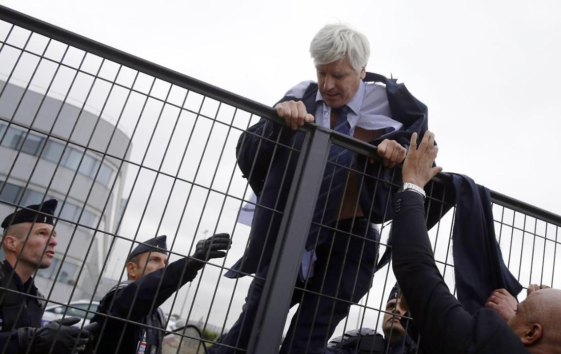 Air France taglia 2.900 posti: è rivolta