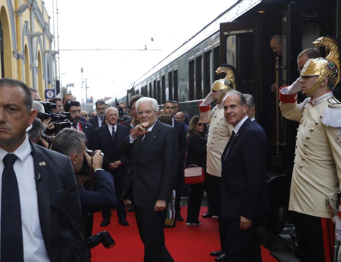 I 180 anni della linea ferroviaria Napoli-Portici, Mattarella ricorda i poliziotti uccisi: «Servitori dello Stato e della comunità»