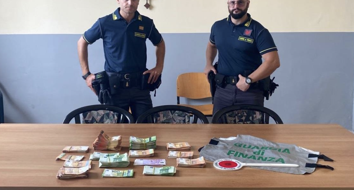 Napoli, banconote false tra i banchi di piazza Mercato