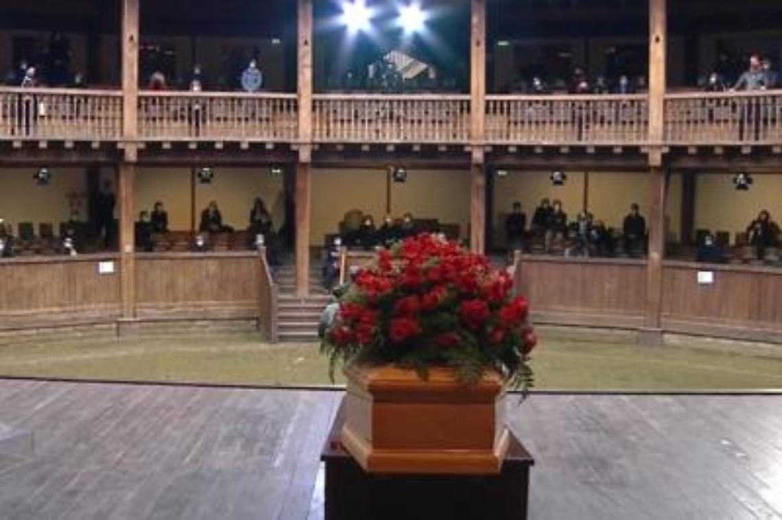 I funerali di Gigi Proietti, oggi l'ultimo saluto a Roma