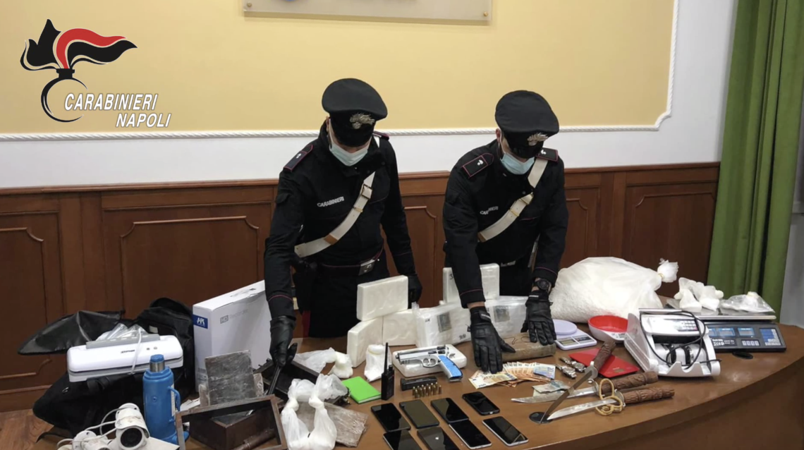 Tre arresti per spaccio, nel cofano 10 chili di cocaina 