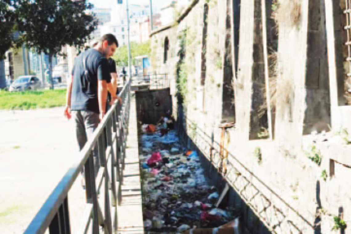 Torri Aragonesi, il fossato usato come discarica