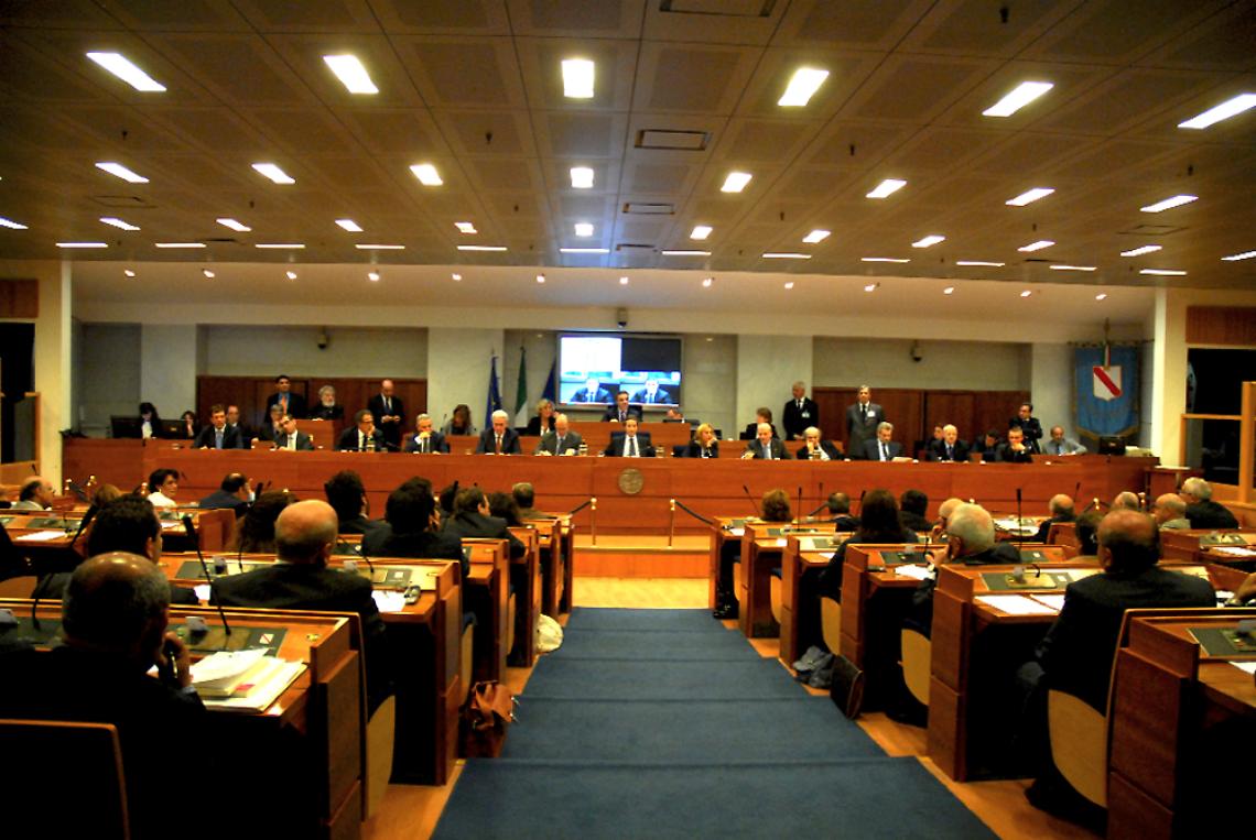 Regione, annullata norma su parenti negli staff