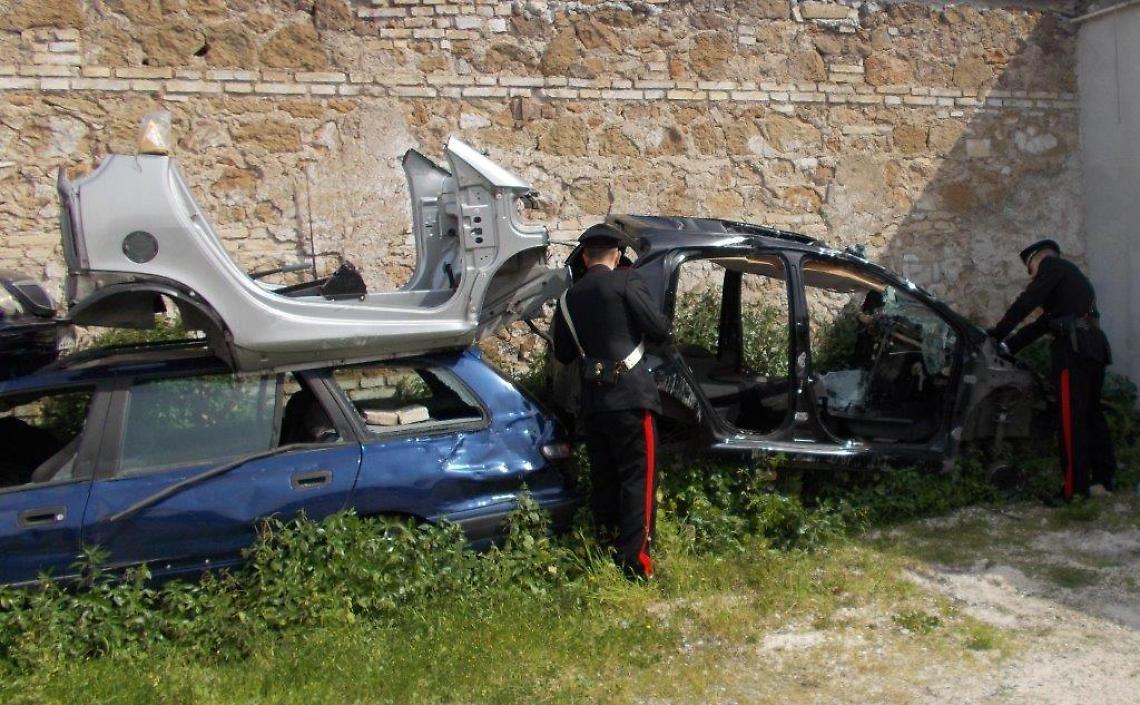 Auto rubata a Casoria, ricettatori incastrati dal telaio