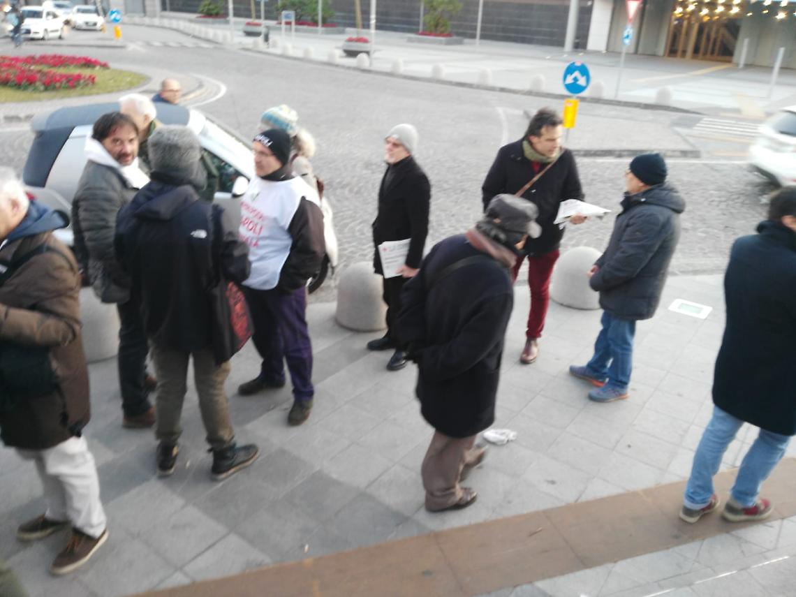 Flop Sardine a Scampia, in piazza solo una trentina