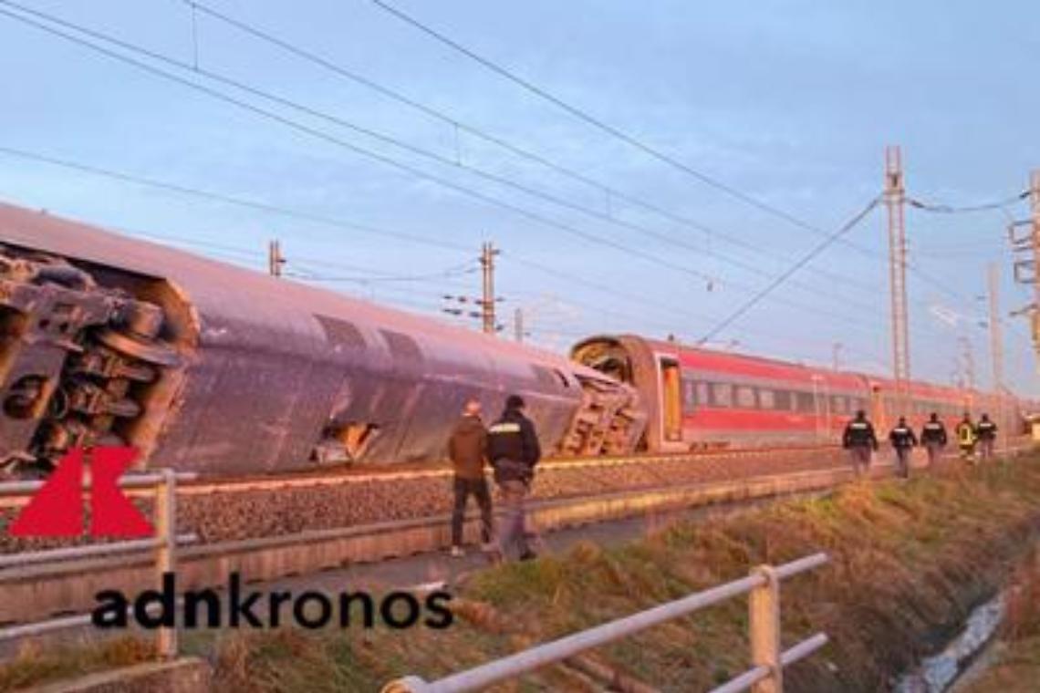 Treno deragliato, morti i due macchinisti: 31 feriti