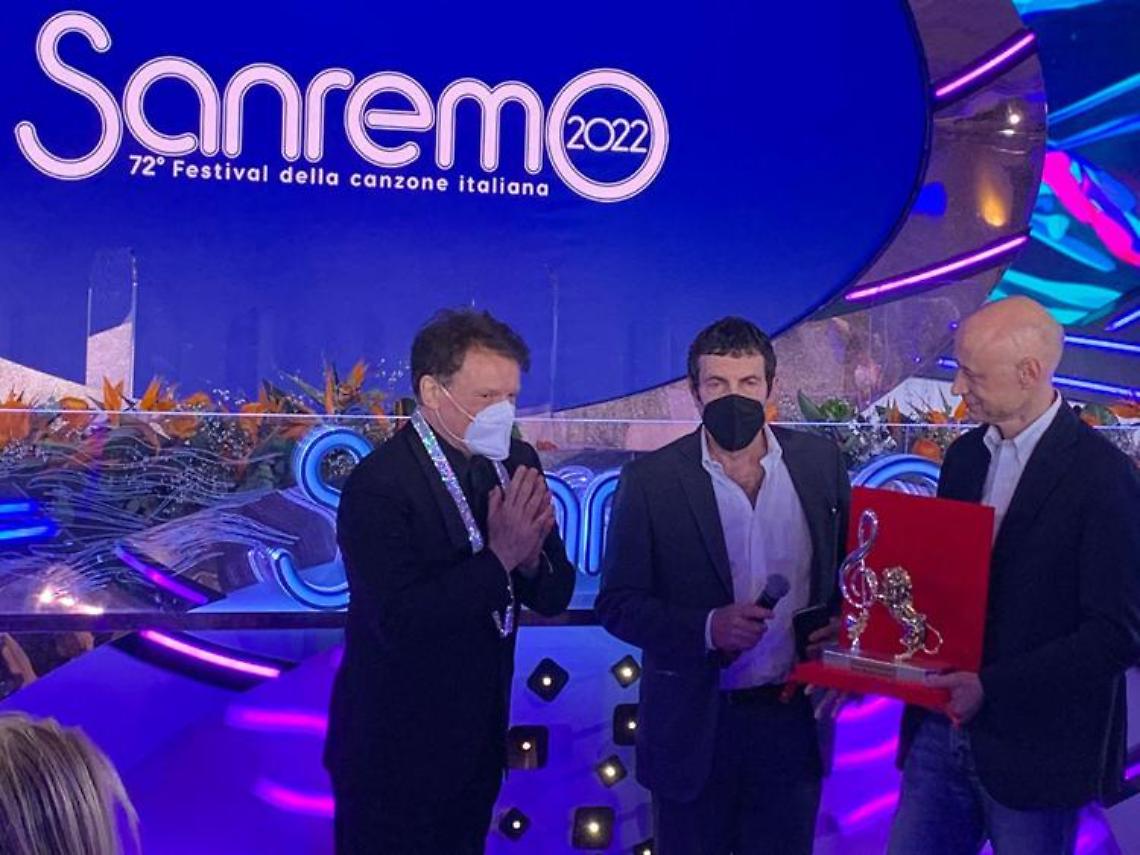 Sanremo, Ranieri tra le lacrime: premio della critica è una perla per la mia vita