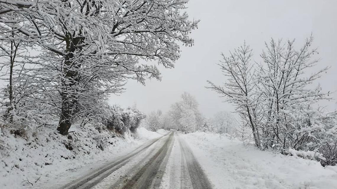 Bloccato nella neve in Irpinia, percorre 12 km a piedi