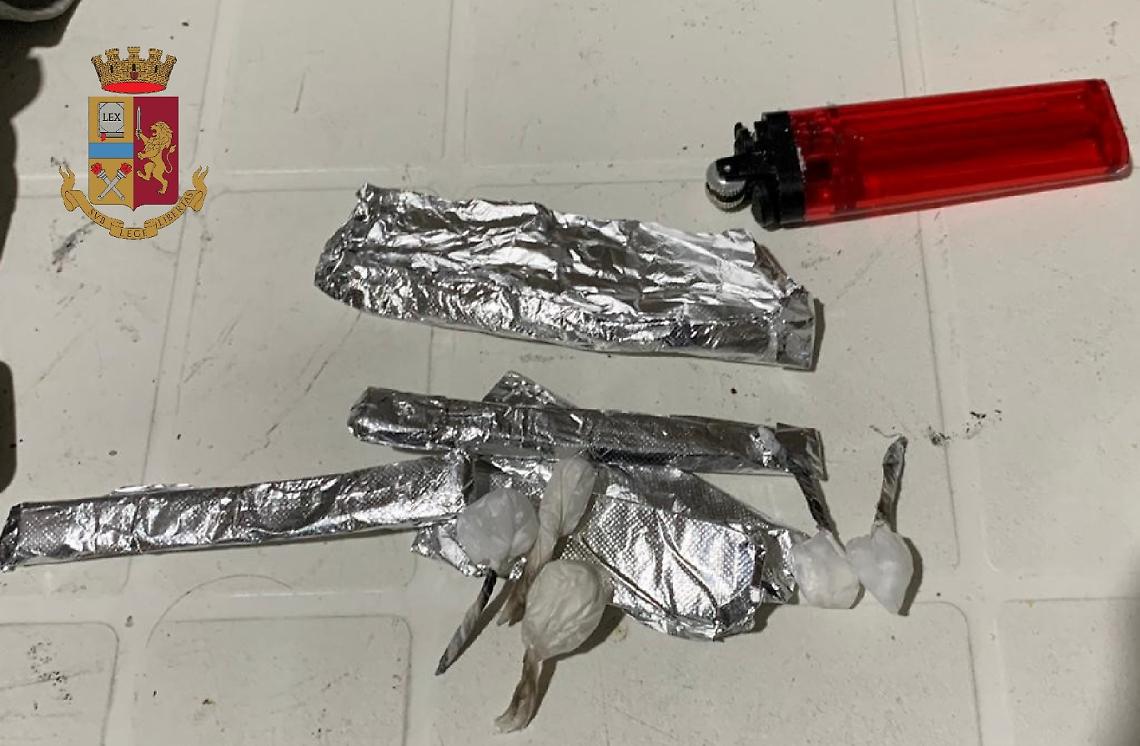 Sorpresi con la droga, finiscono nei guai