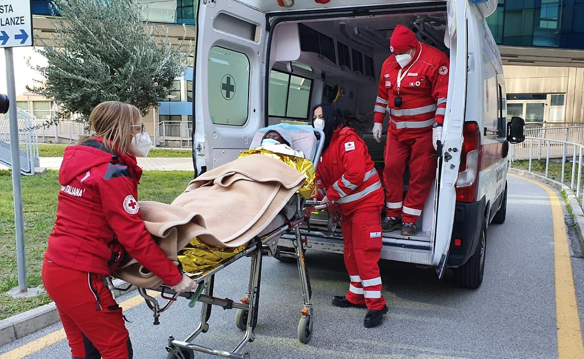 Sea Eye a Napoli: 23 ricoveri in ospedale, donna incinta positiva