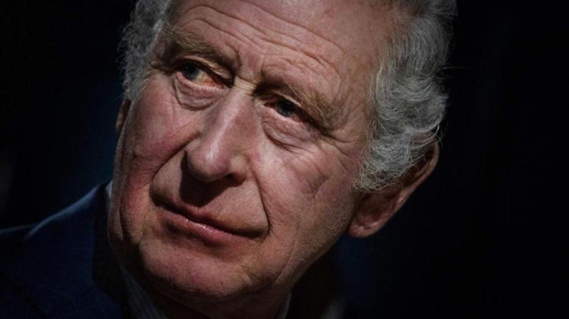 Re Carlo, notte a casa dopo l'inizio delle cure per il cancro. Harry in volo verso Londra