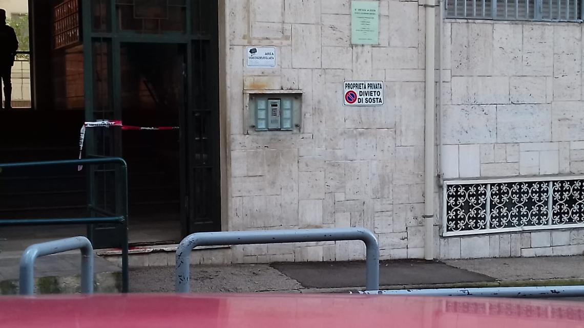 Agguato in strada a Via Terracina: ferito un pregiudicato
