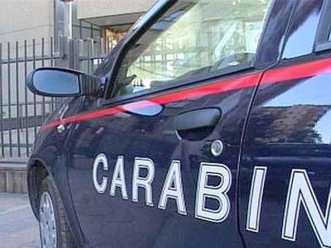 Arzano, sequestrate armi e munizioni in un vano ascensore 