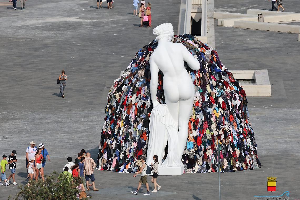 La “Venere” resta in piazza fino al 26 agosto