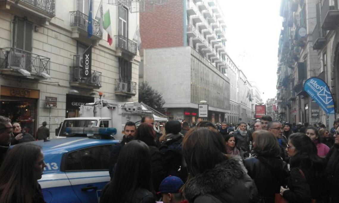 Via Toledo, più controlli per Pasqua: scippatore in manette