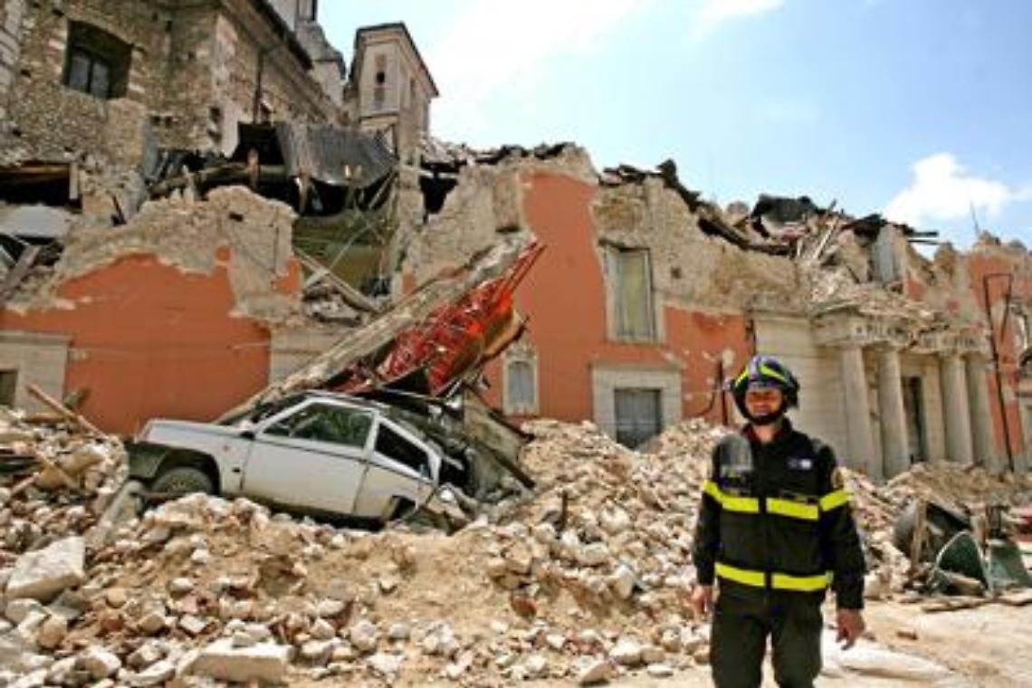 L'Aquila, Mattarella: "Diritto a rinascita"