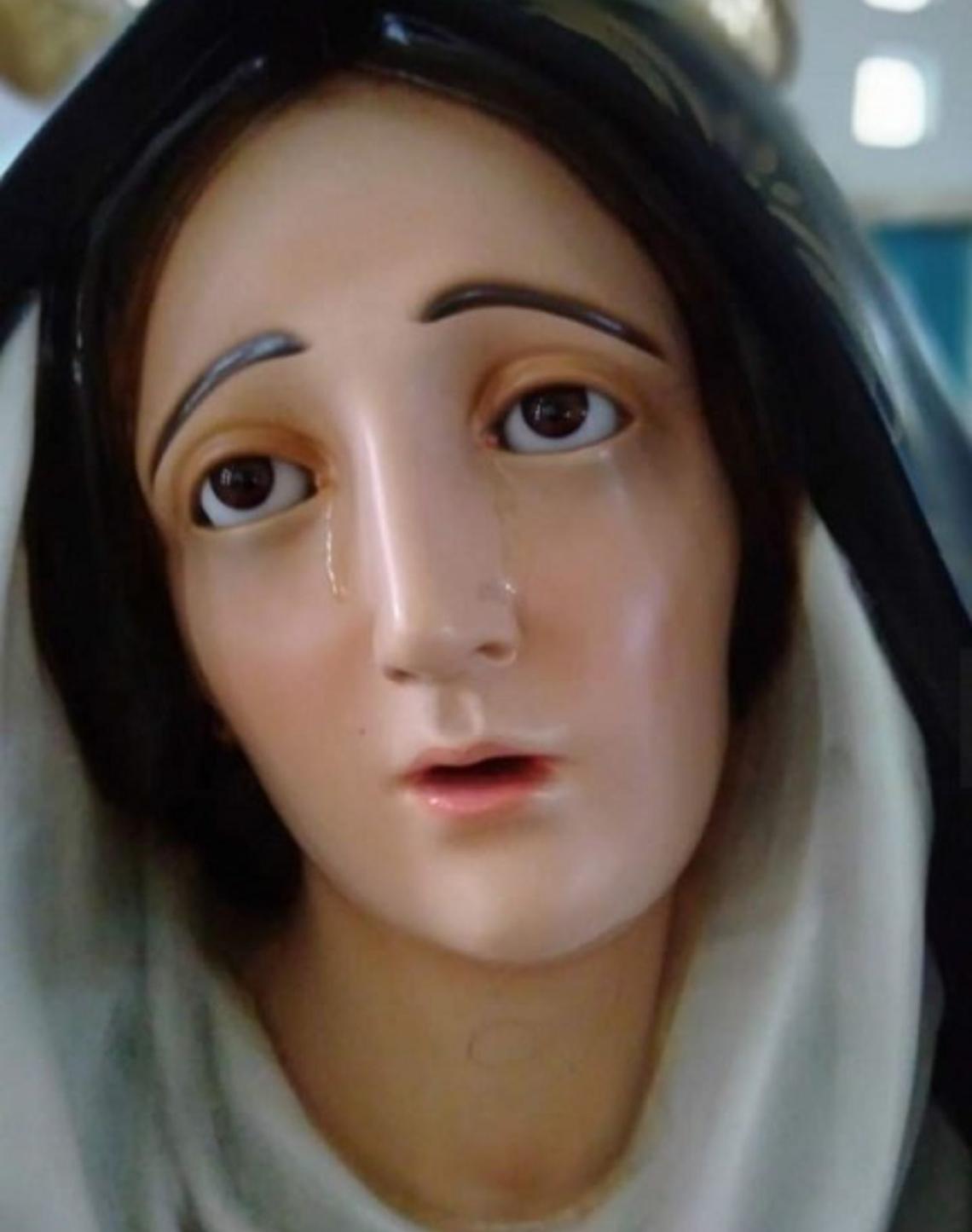 Il miracolo di Pasqua: la statua della Madonna "piange"