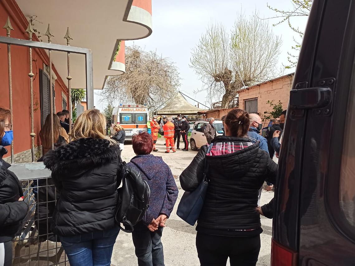 Incastrato nel trattore del padre, morto bimbo di due anni