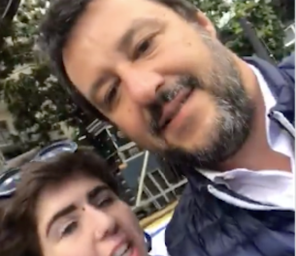 Selfie-agguato a Salvini: «Ma non eravamo terroni di merda?»