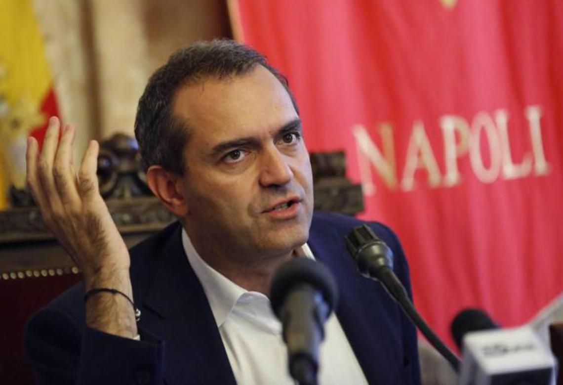 Rifiuti, De Magistris: "Liberato dalle ecoballe sito di stoccaggio a Torre del Greco"