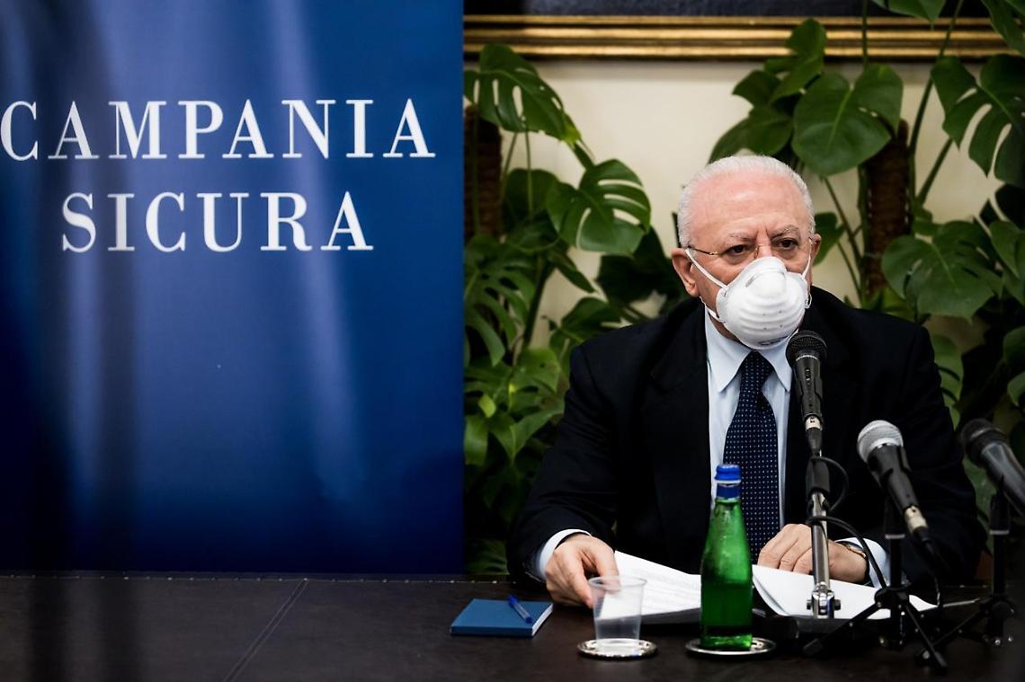 Covid, nuova ordinanza in Campania: vantaggi per chi ha la card vaccinale