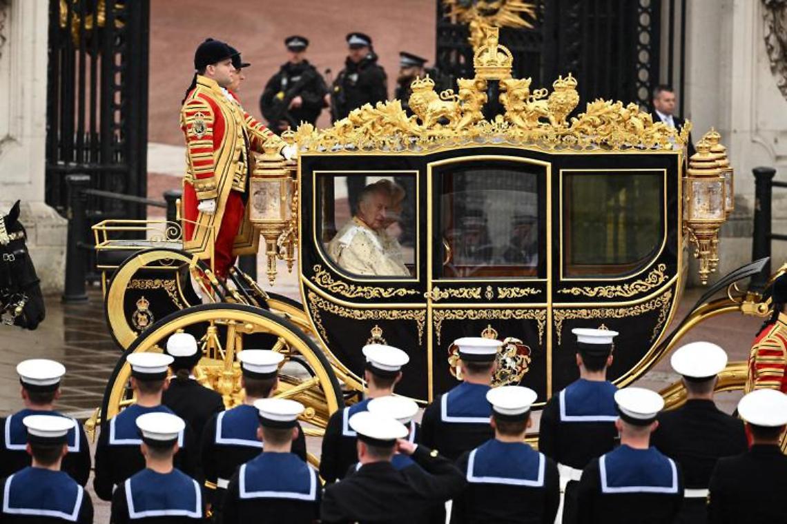 Carlo III e Camilla verso Westminster per l'incoronazione