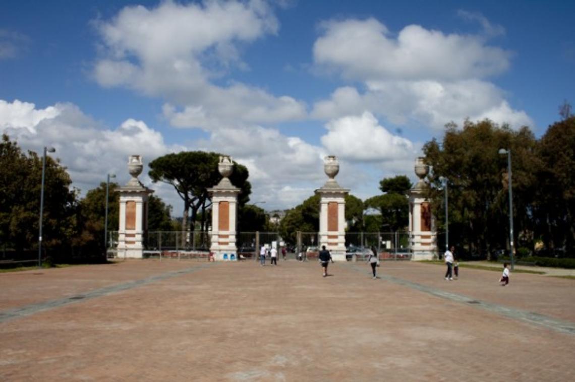 Spara con una pistola giocattolo, terrore al Parco Virgiliano