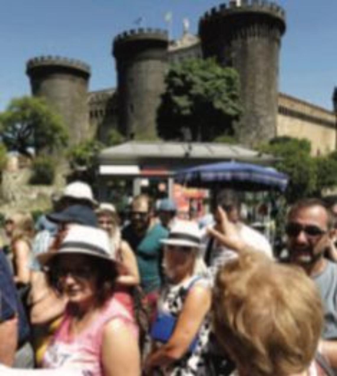 Assalto a spiagge e piscine, è caos