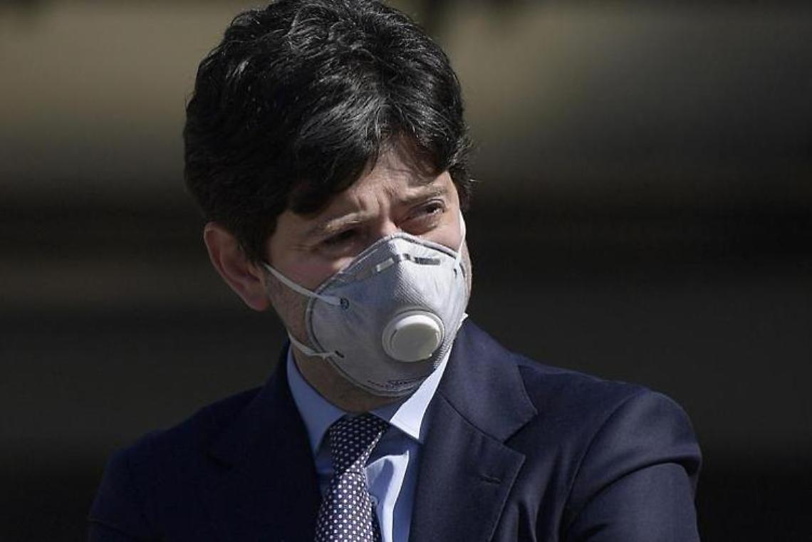 Covid, Speranza: «Contagi risalgono nonostante le vaccinazioni»