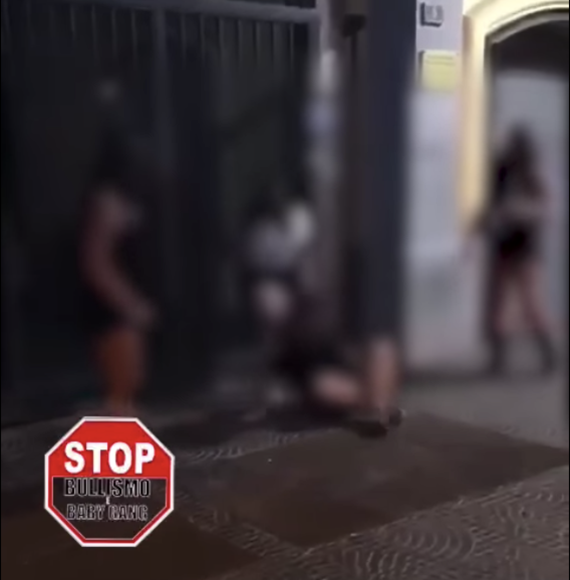 Babygang sui tacchi a spillo pesta selvaggiamente coetanea