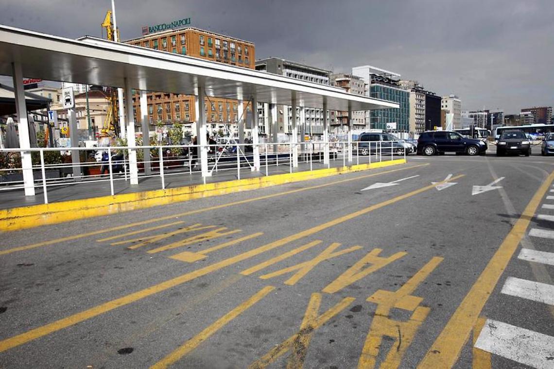 Sciopero dei taxi, adesione quasi totale: disagi in tutta la città
