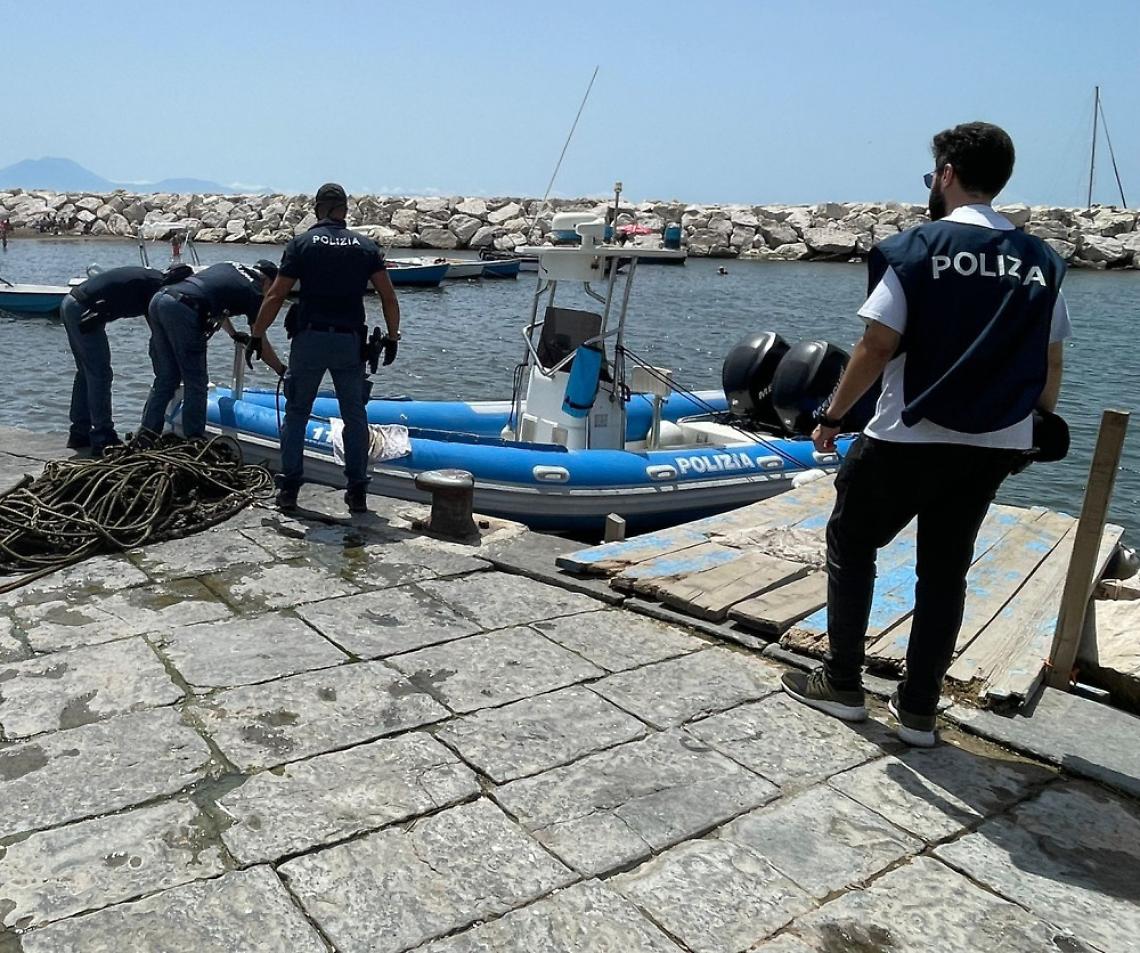 Area ristoro abusiva sequestrata a Mergellina