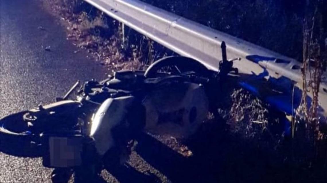 Palermo, diciottenne si schianta in moto contro il guard rail