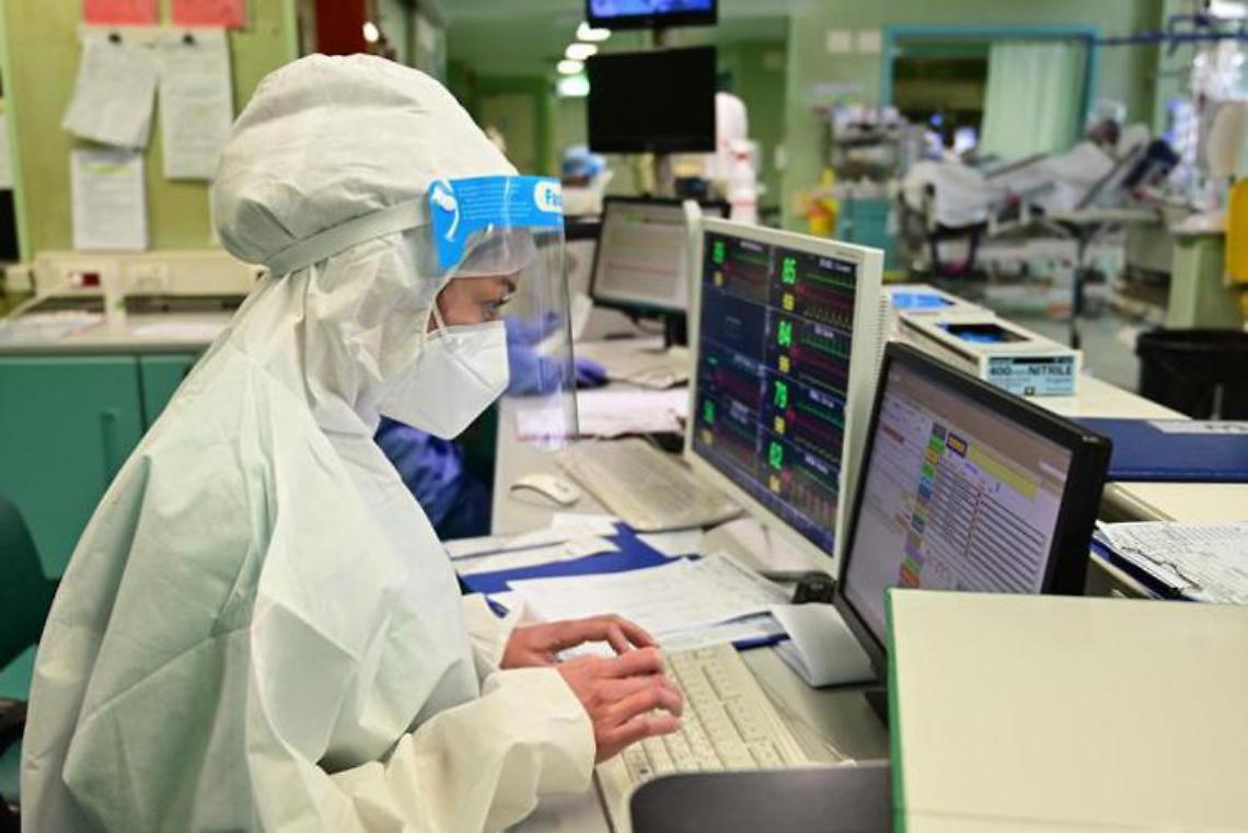 Covid Italia, indice Rt in lieve calo, è a 1,56