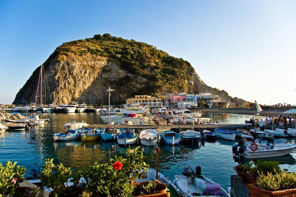 Comunali a Serrara Fontana, liste e candidati