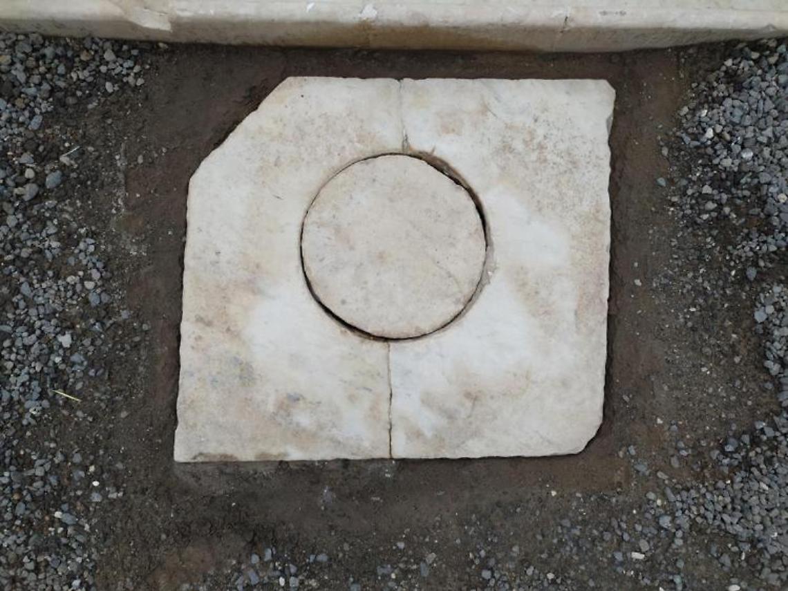 Pompei, rubato chiusino in marmo da Domus Sirico