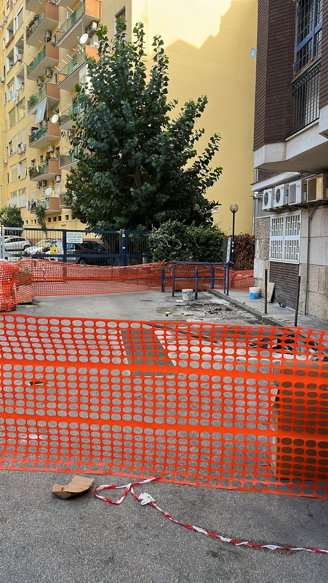 Salita Arenella, rottura delle fogne: sgomberato un palazzo, quattro condomini senza acqua