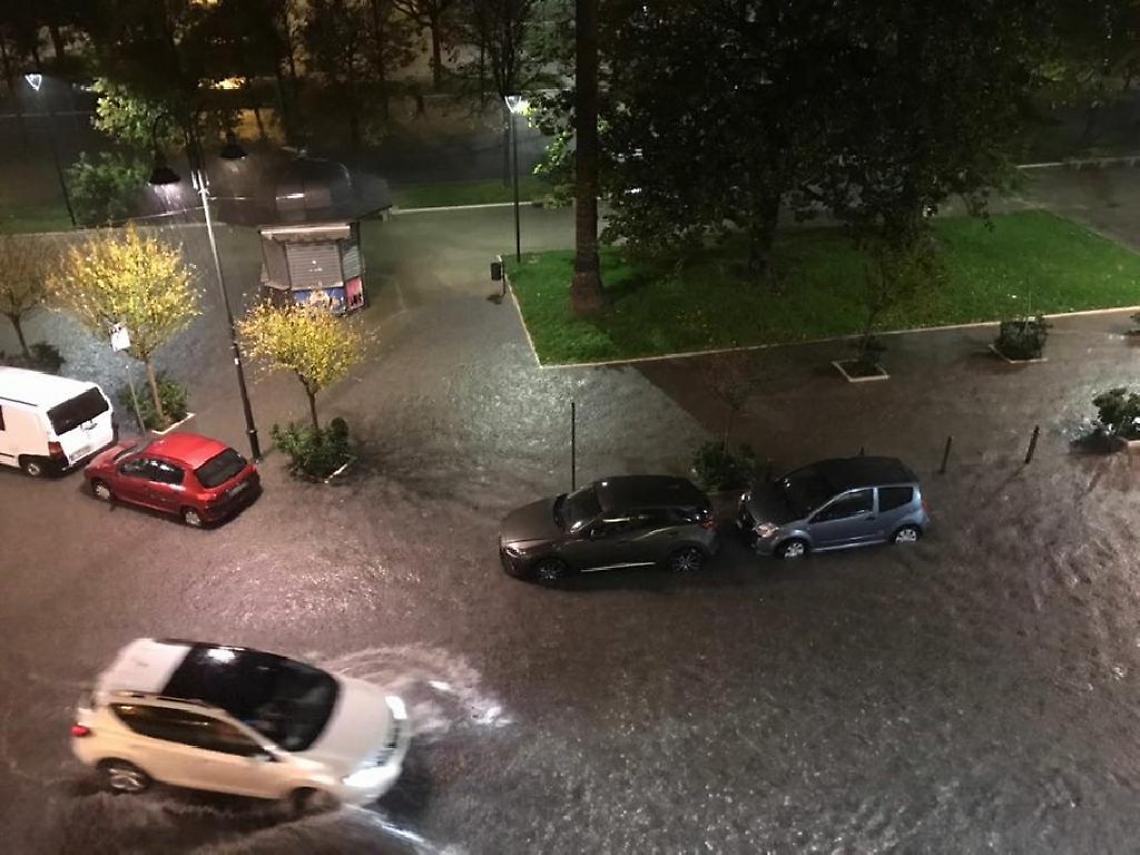 Nubifragio a Castellammare, colate di fango da Gragnano: donne e bambini soccorsi nelle auto