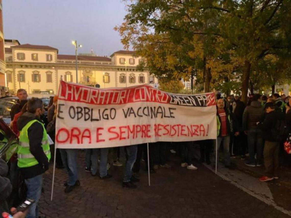 No green pass Milano, manifestazione cambia percorso: traffico in tilt