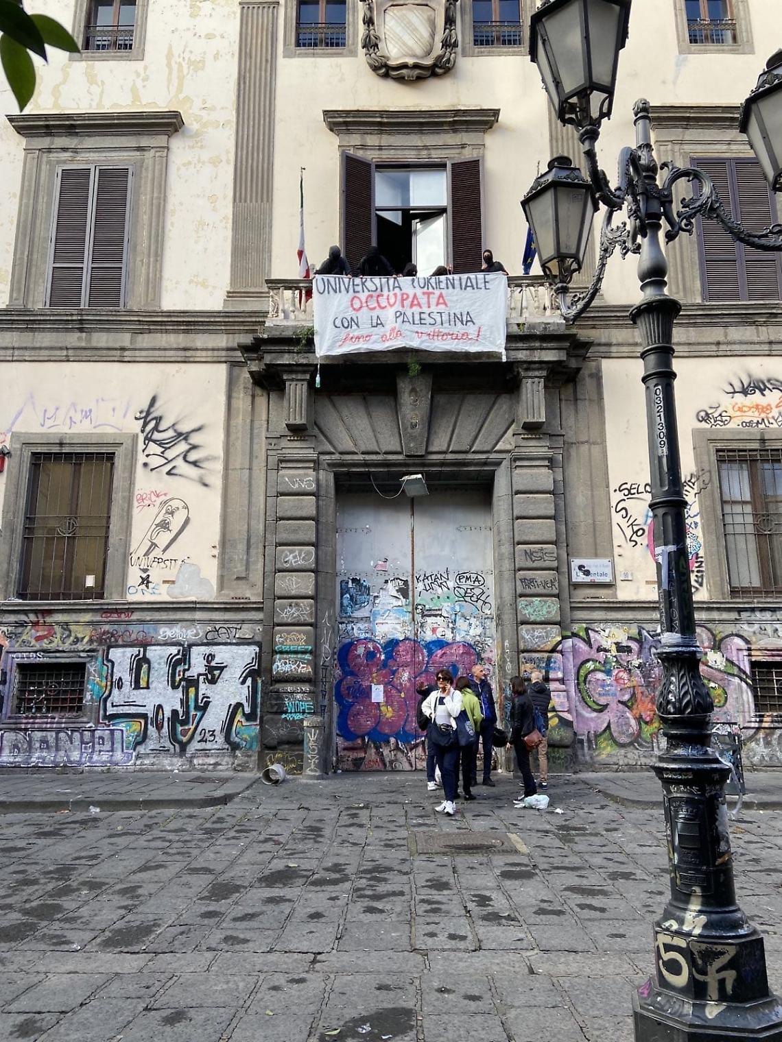 Studenti pro Palestina occupano università l'Orientale 