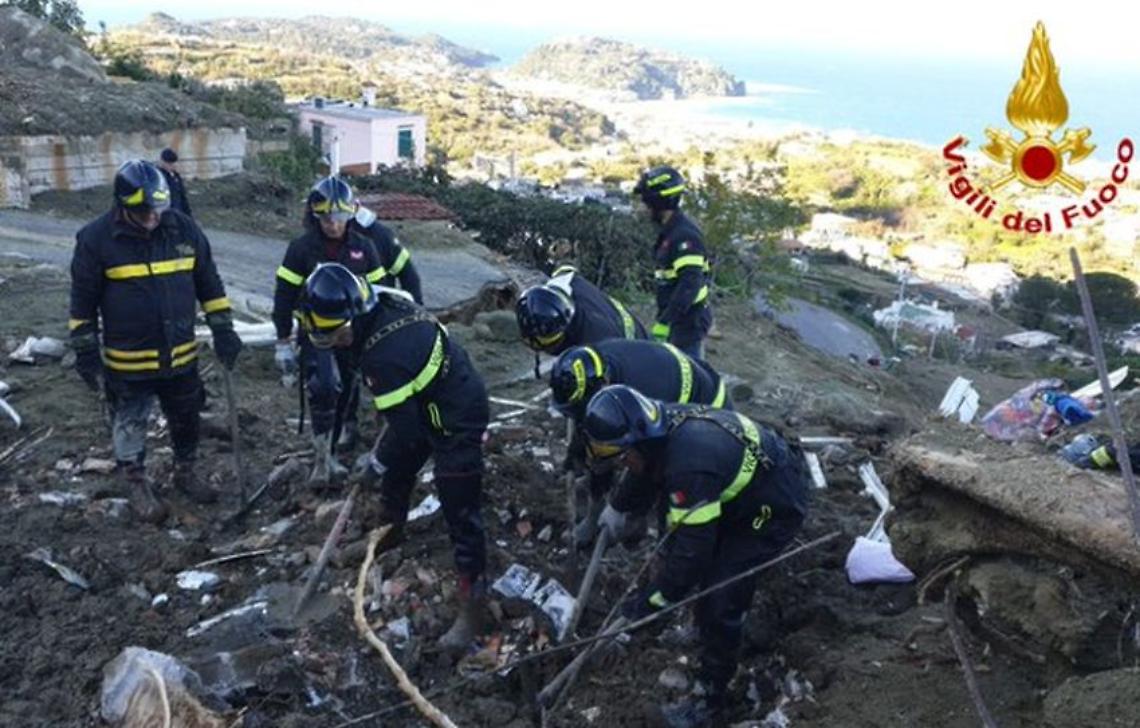 Casamicciola, familiari vittime verso il “no” ai funerali di Stato