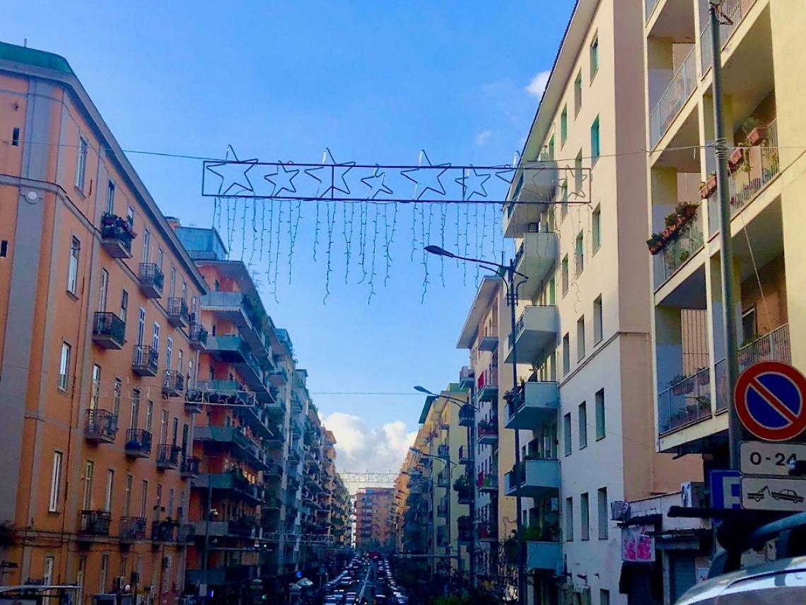 Vomero, luci di Natale solo in via Cilea: il giallo delle luminarie