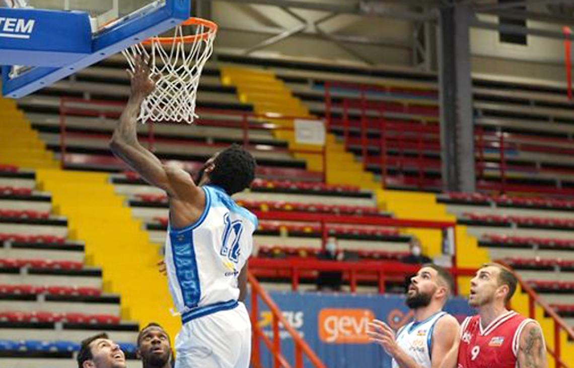 Basket, la Gevi Napoli batte anche Chieti. Sacripanti: «Ora testa al big match con Forlì»