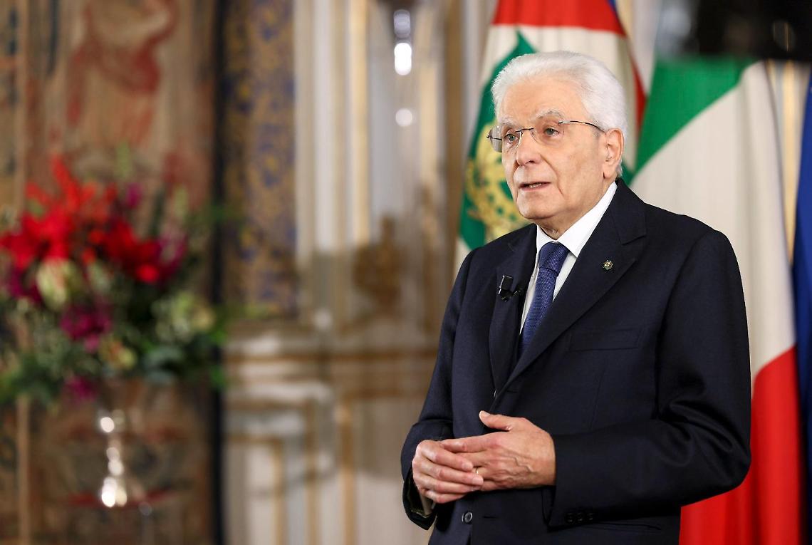 Mattarella: il Tricolore simbolo di unità e indivisibilità del Paese