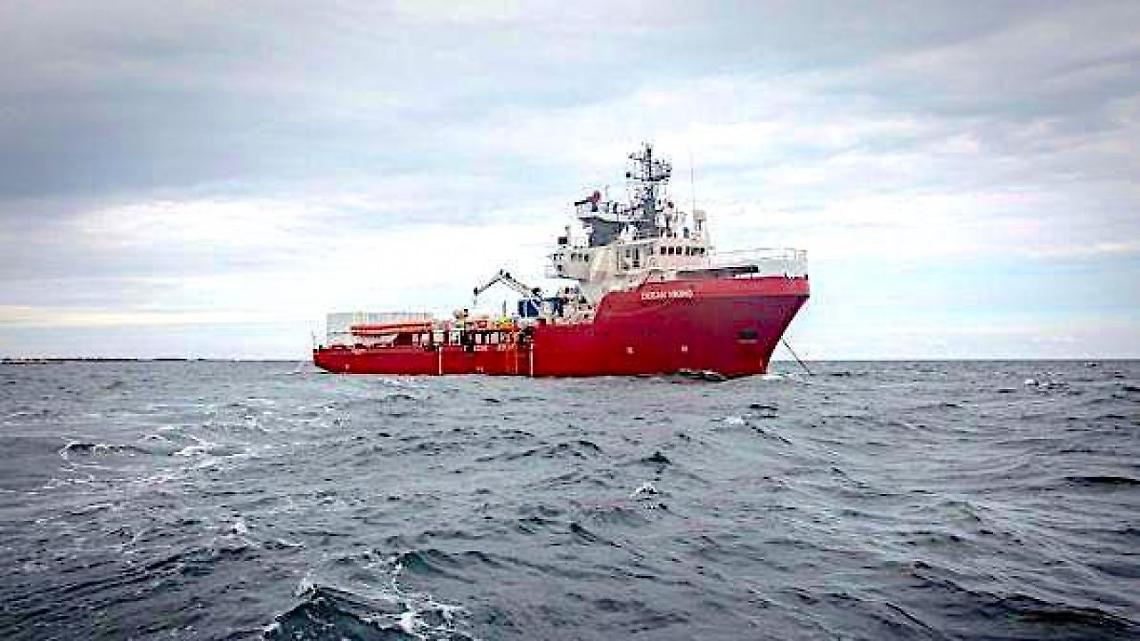 L’Ocean Viking sbarcherà ad Augusta con 422 migranti a bordo: 8 hanno il Covid