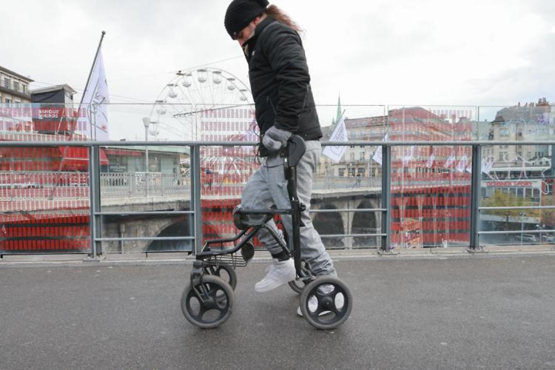 Tre uomini paralizzati tornano a camminare grazie a elettrodi