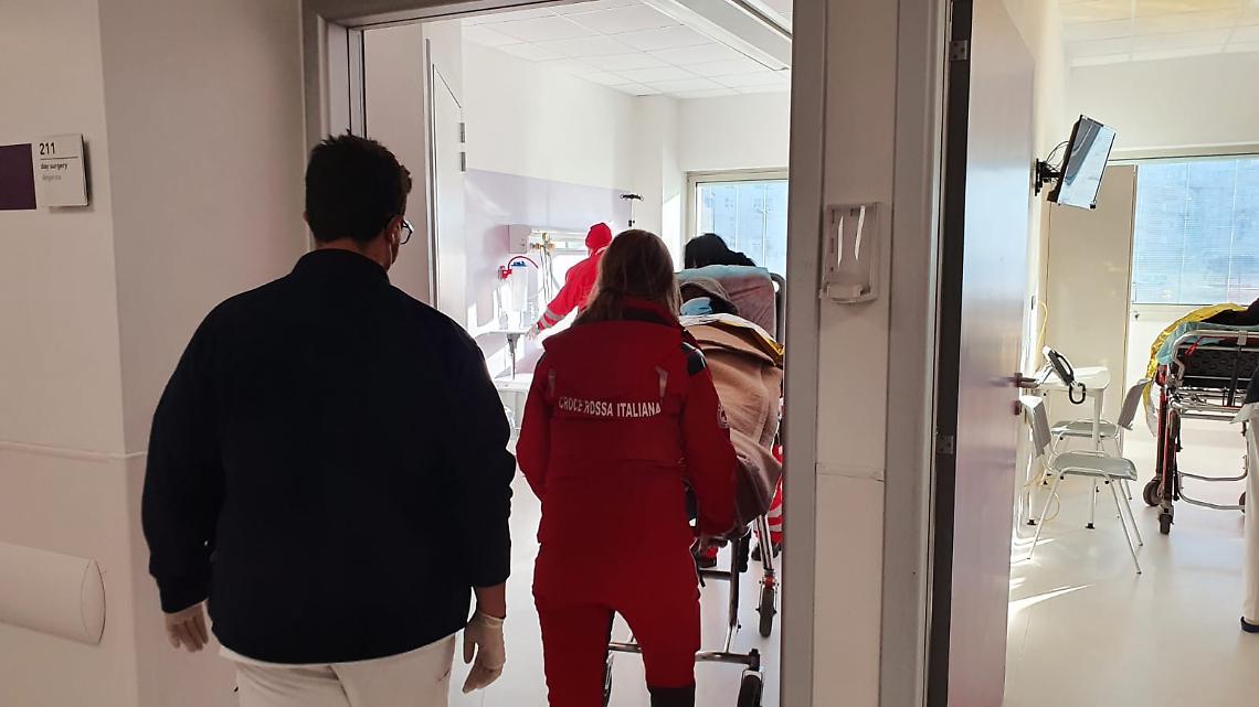 Migranti, Sea Eye a Napoli: lo sbarco del dolore