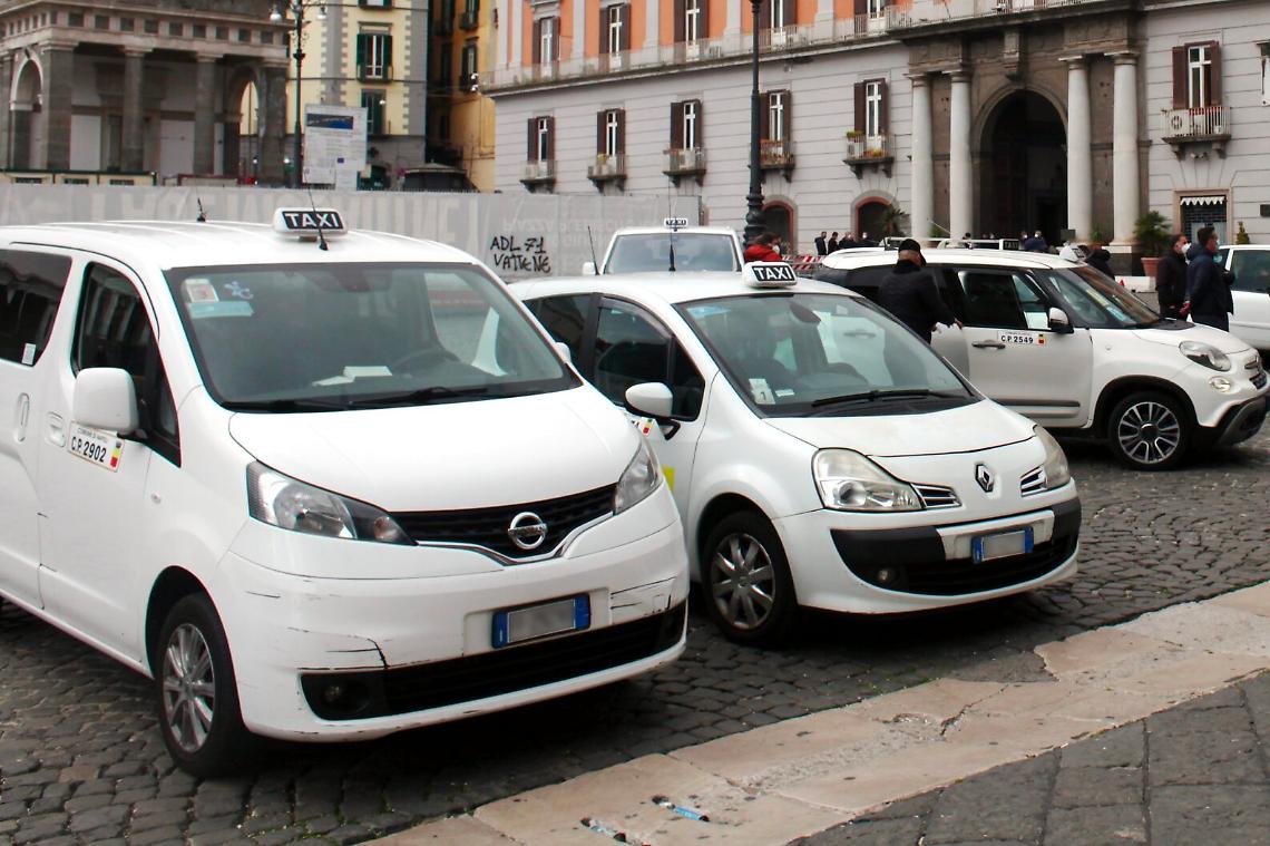 Tassisti in stato di agitazione a Napoli