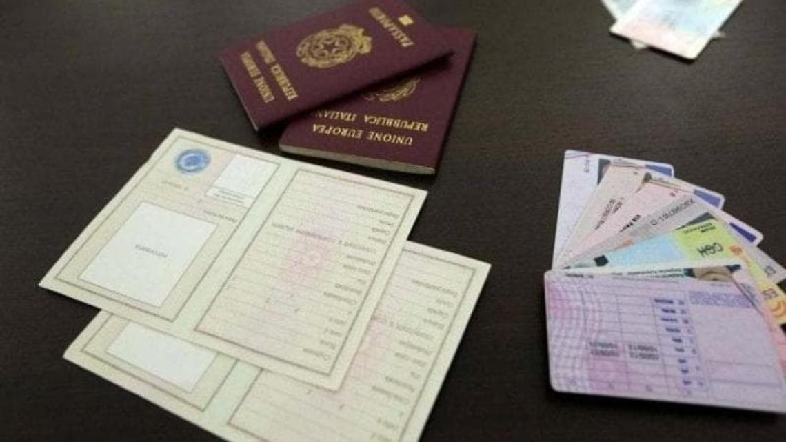 Documenti falsi per clandestini, tre in manette